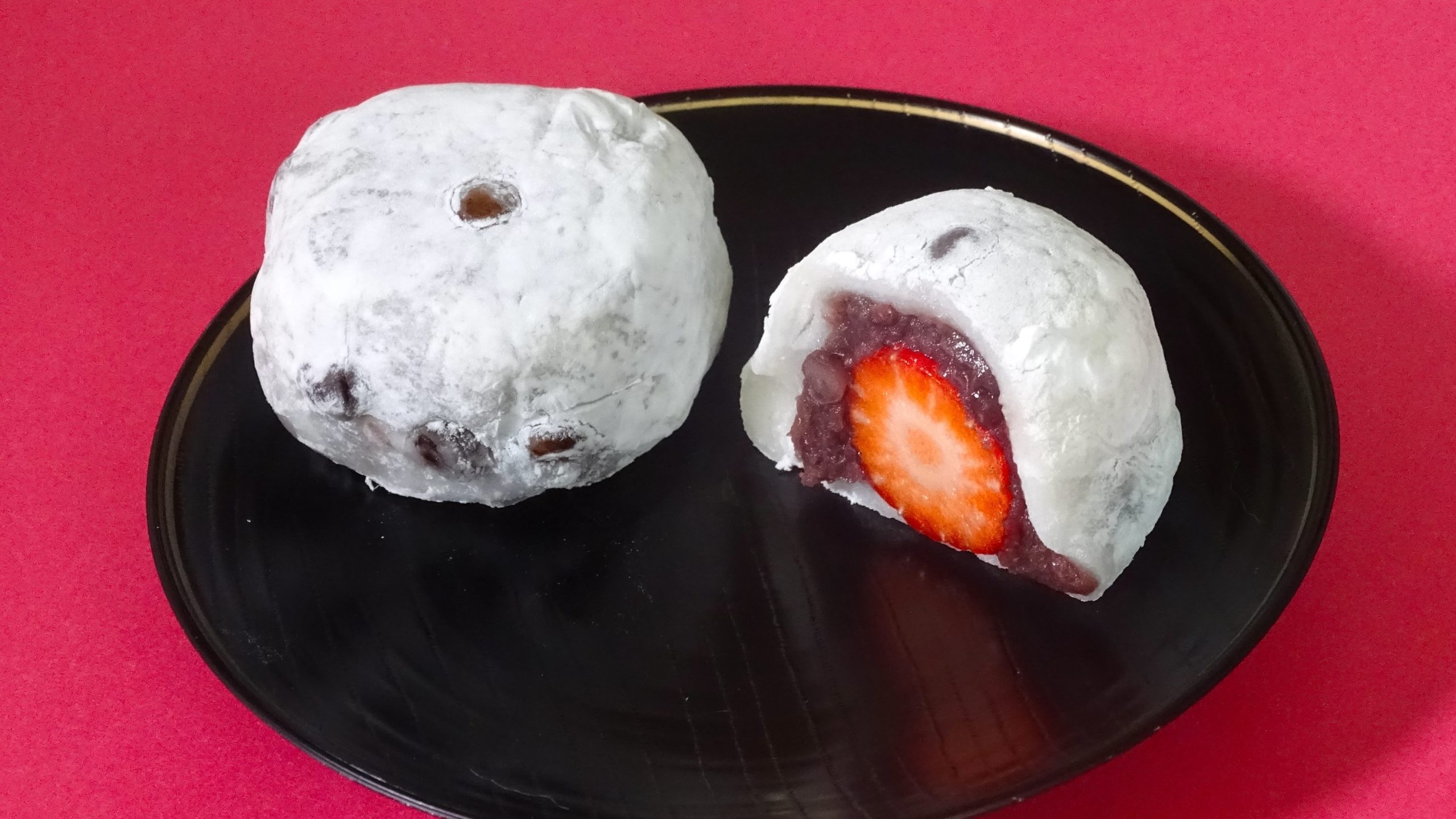 Daifuku — the mochi pillow with a sweet bean centre