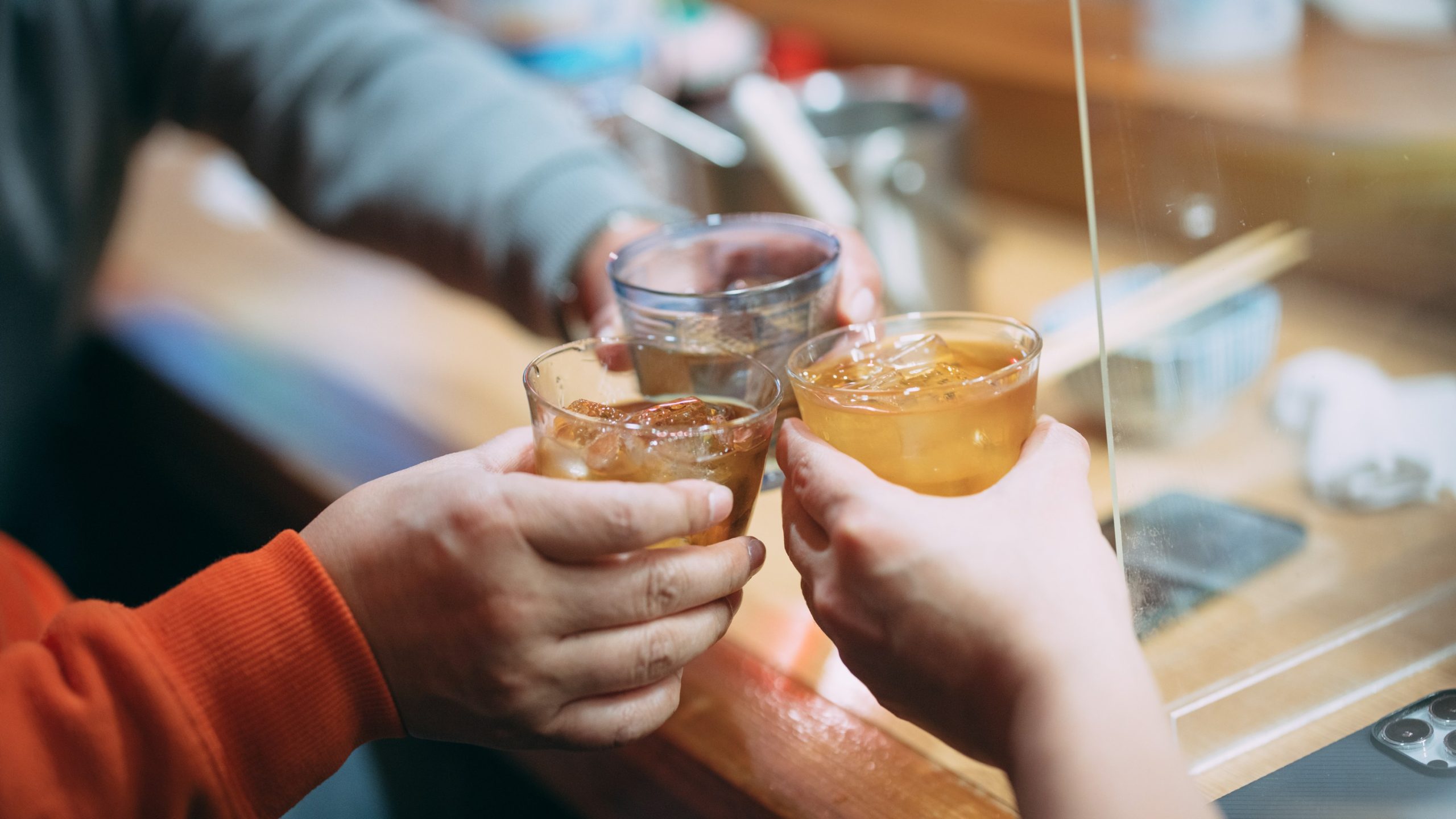 Kanpai — the five seconds of choreography before you drink