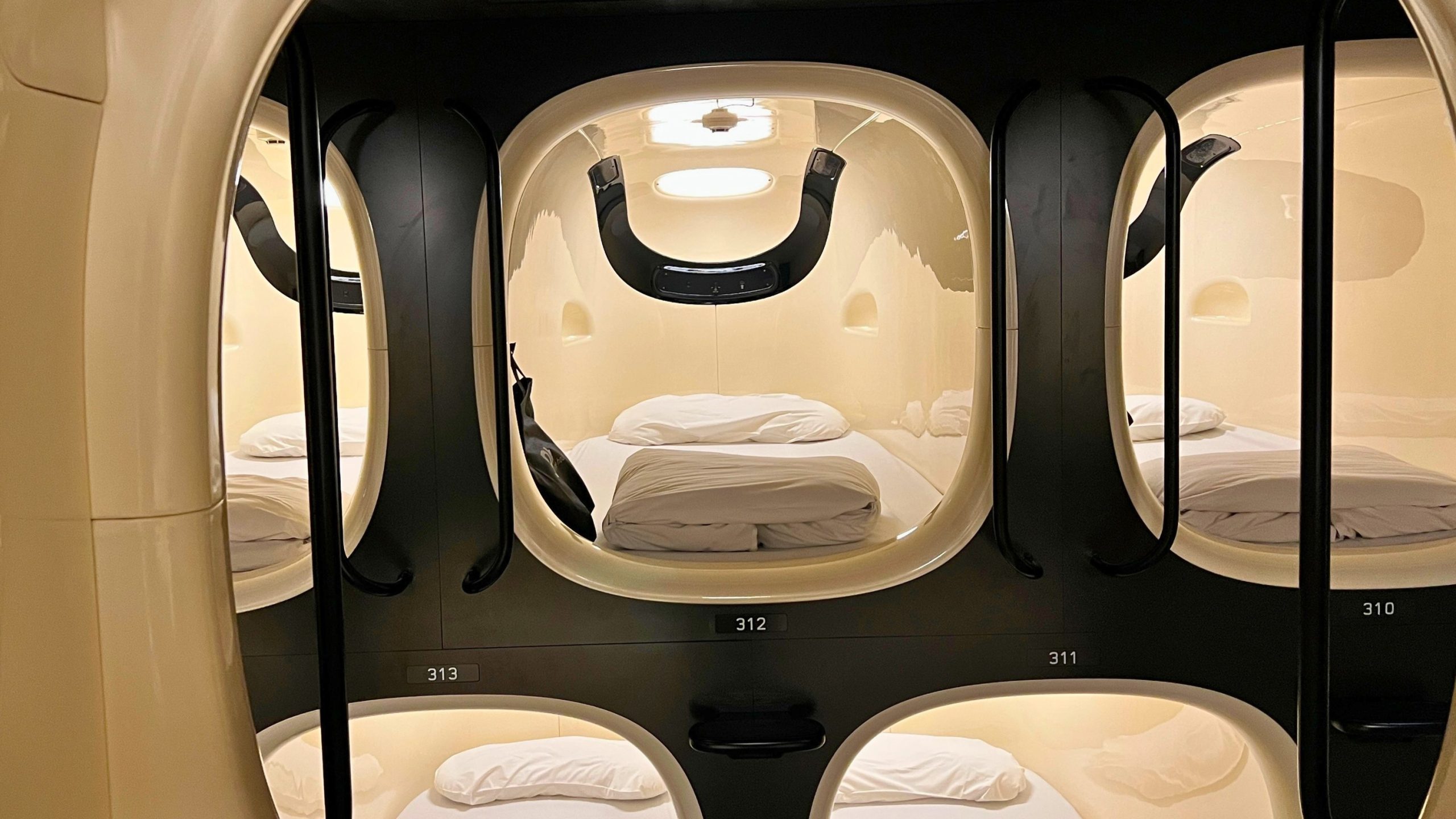Capsule Hotel — what 1 cubic meter of sleeping space says about Japanese efficiency
