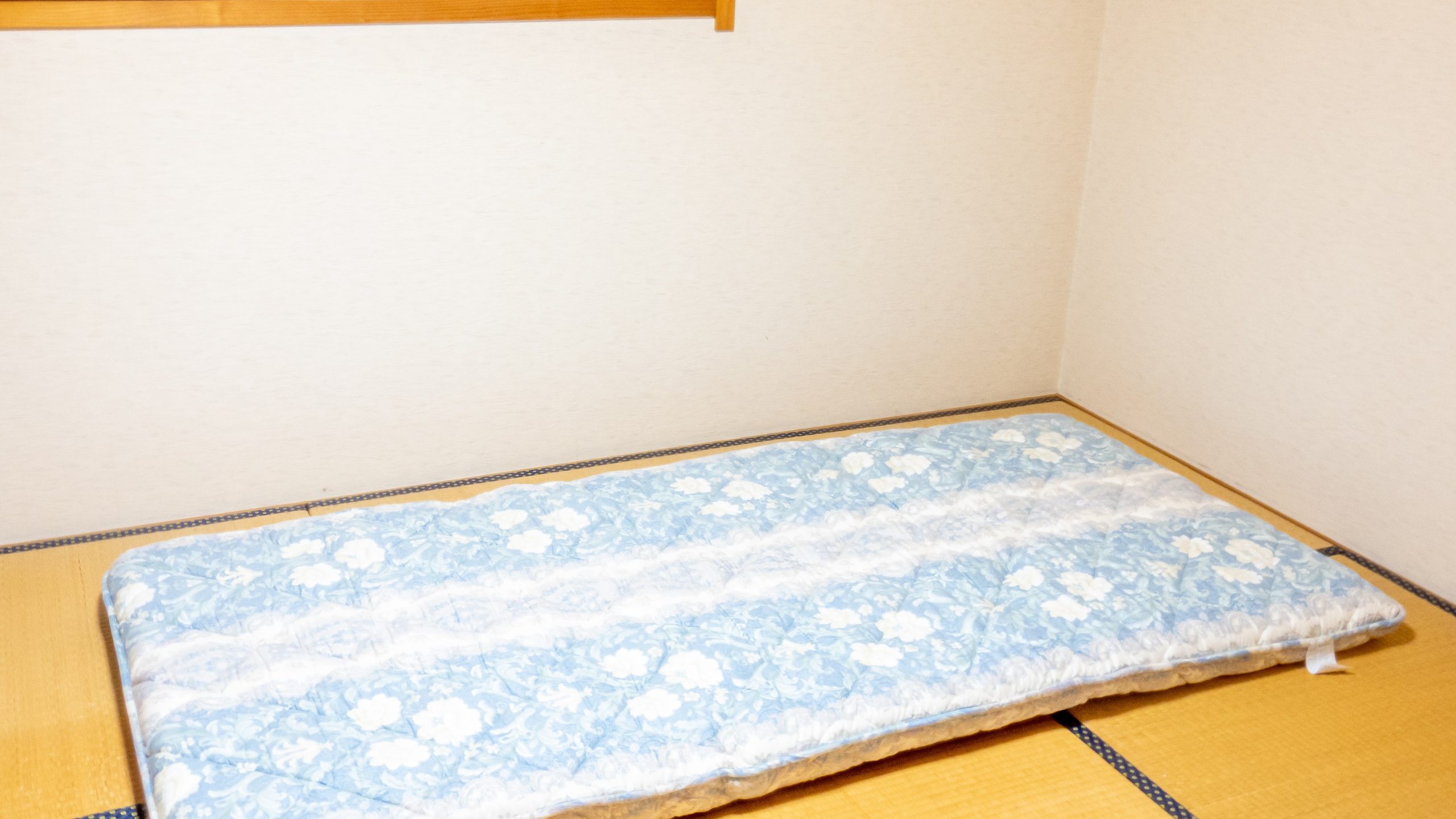 Shikibuton — the Japanese floor mattress vs western futon